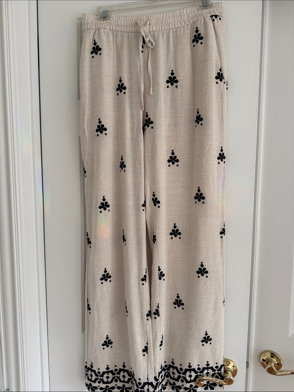 NWOT ZARA Cream Lounge Pants with Black Geometric Print -Size Medium